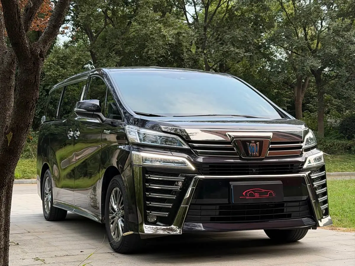 Toyota Vellfire 2021 — Photo 2/12