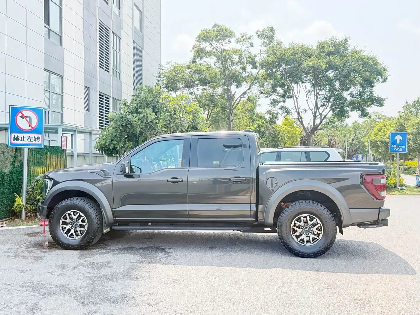 Ford F-150 Raptor 2023 — Şəkil 17/20