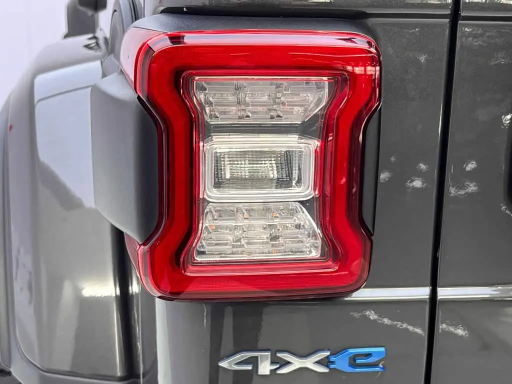 Jeep Wrangler 4xe 2022 — Фото 10/20