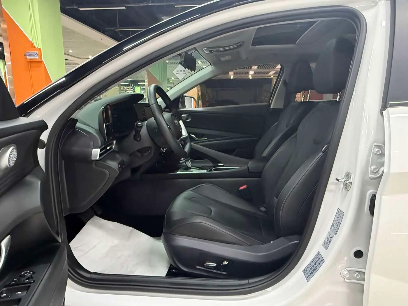 Hyundai Elantra 2023 — Фото 4/20