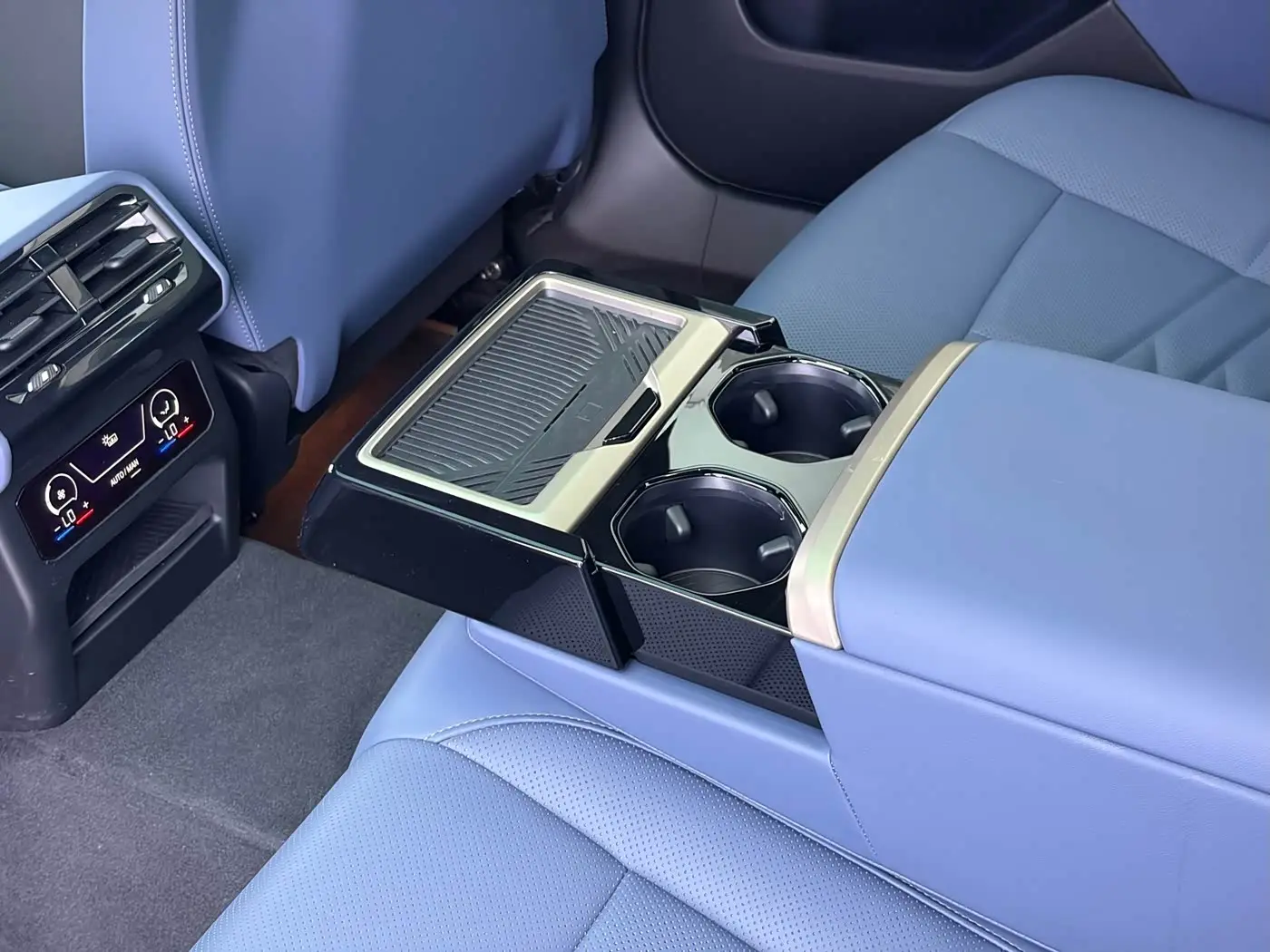BMW 5 Series 2024 — Şəkil 19/20