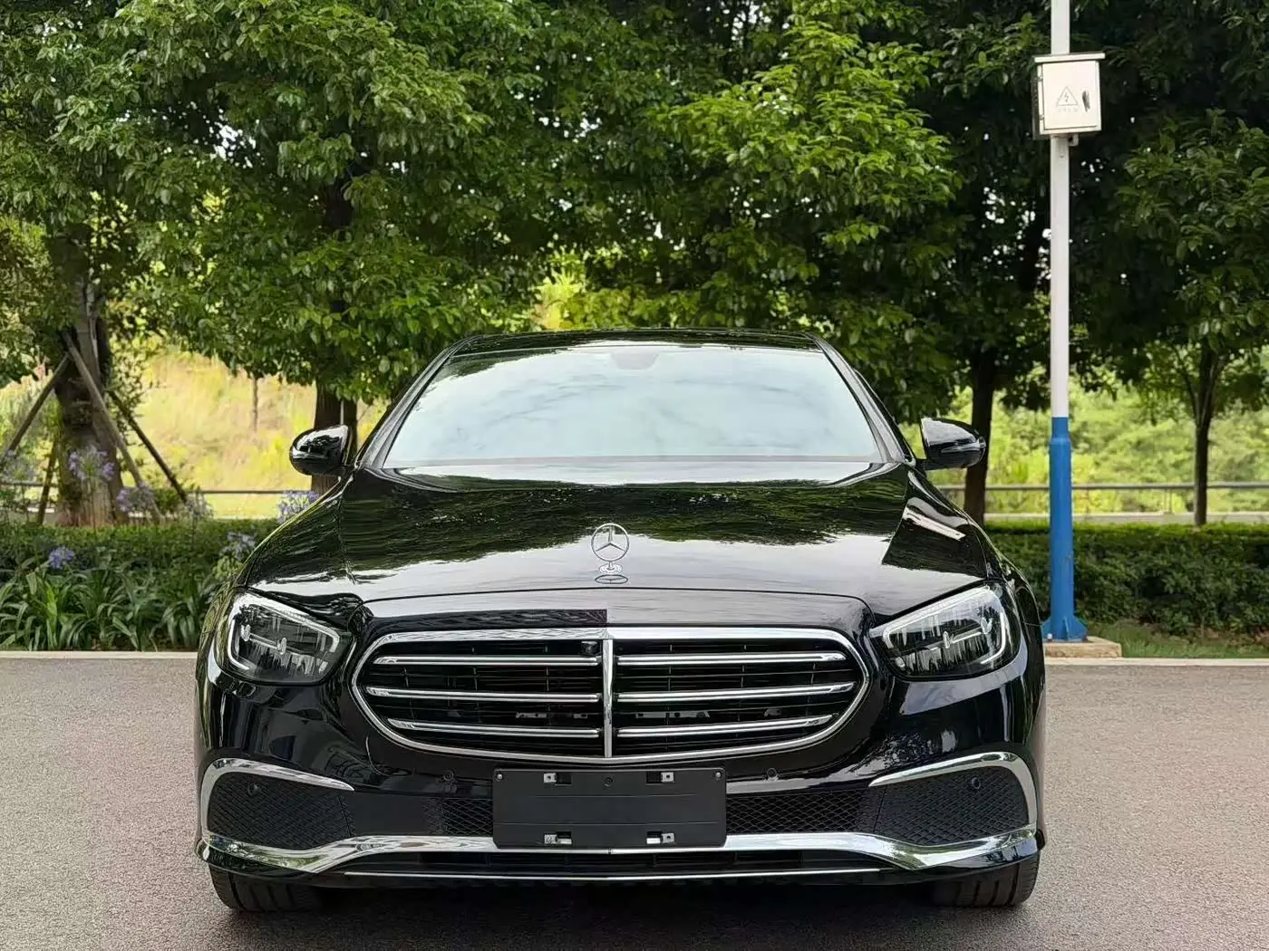 Mercedes-Benz E-Class 2021 — Photo 2/9