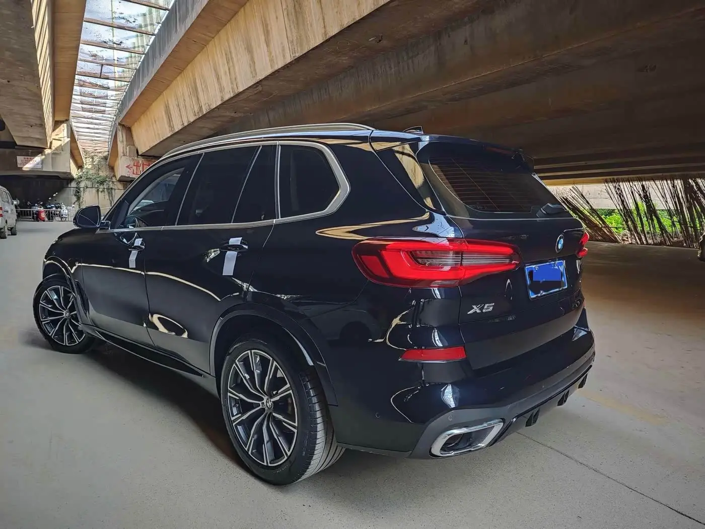 BMW X5 2021 — Photo 8/15