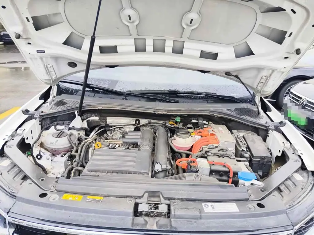 Volkswagen Tiguan L PHEV 2024 — Photo 3/13