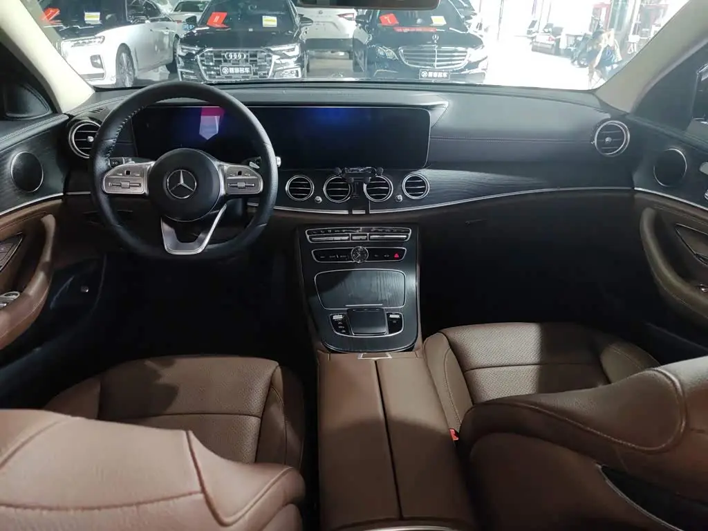 Mercedes-Benz E-Class 2020 — Photo 9/11