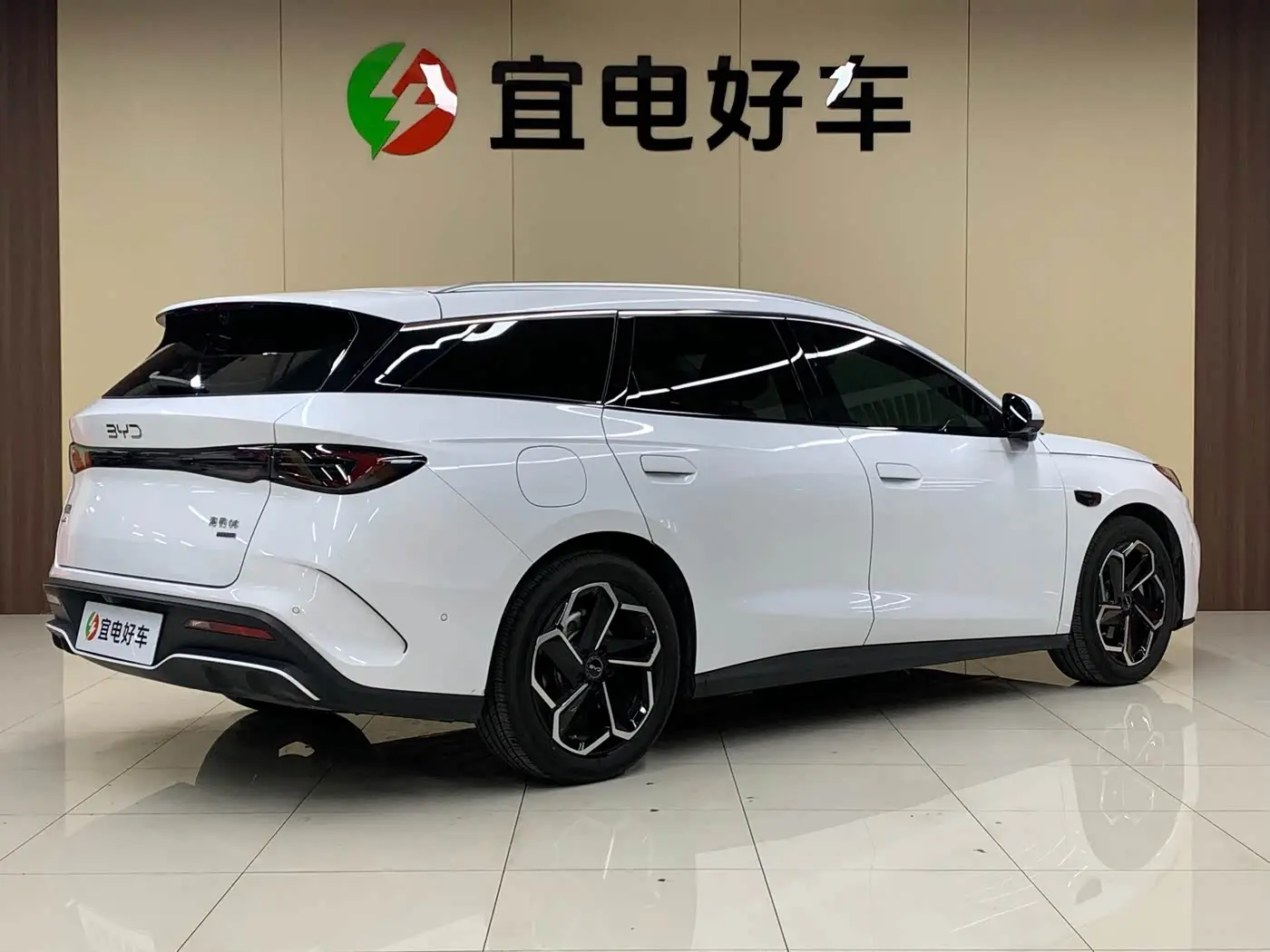 BYD Seal 06 DM-i Touring 2025 — Фото 5/17