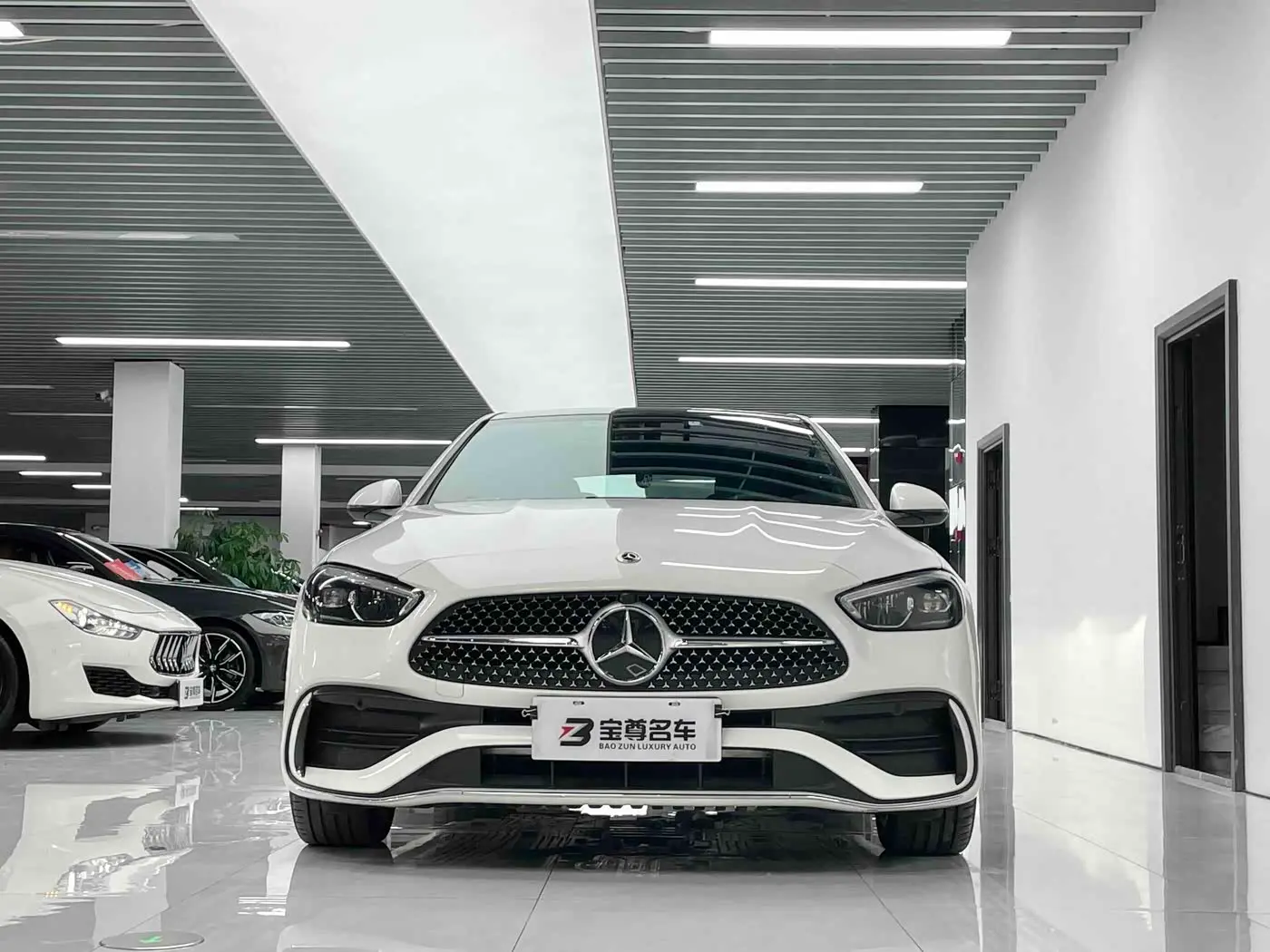 Mercedes-Benz C-Class 2024 — Photo 2/16