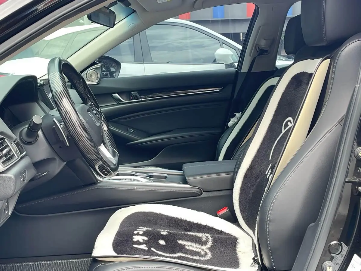 Honda Accord 2023 — Фото 9/18