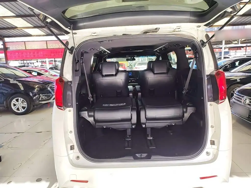 Toyota Alphard 2018 — Photo 16/20