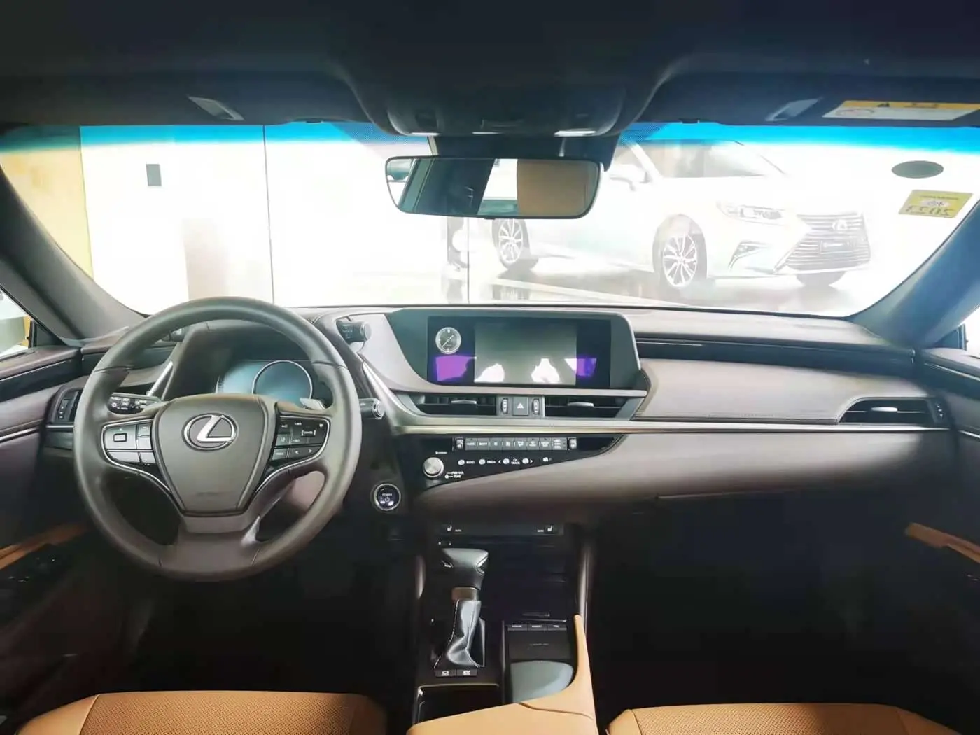 Lexus ES 2020 — Photo 8/11