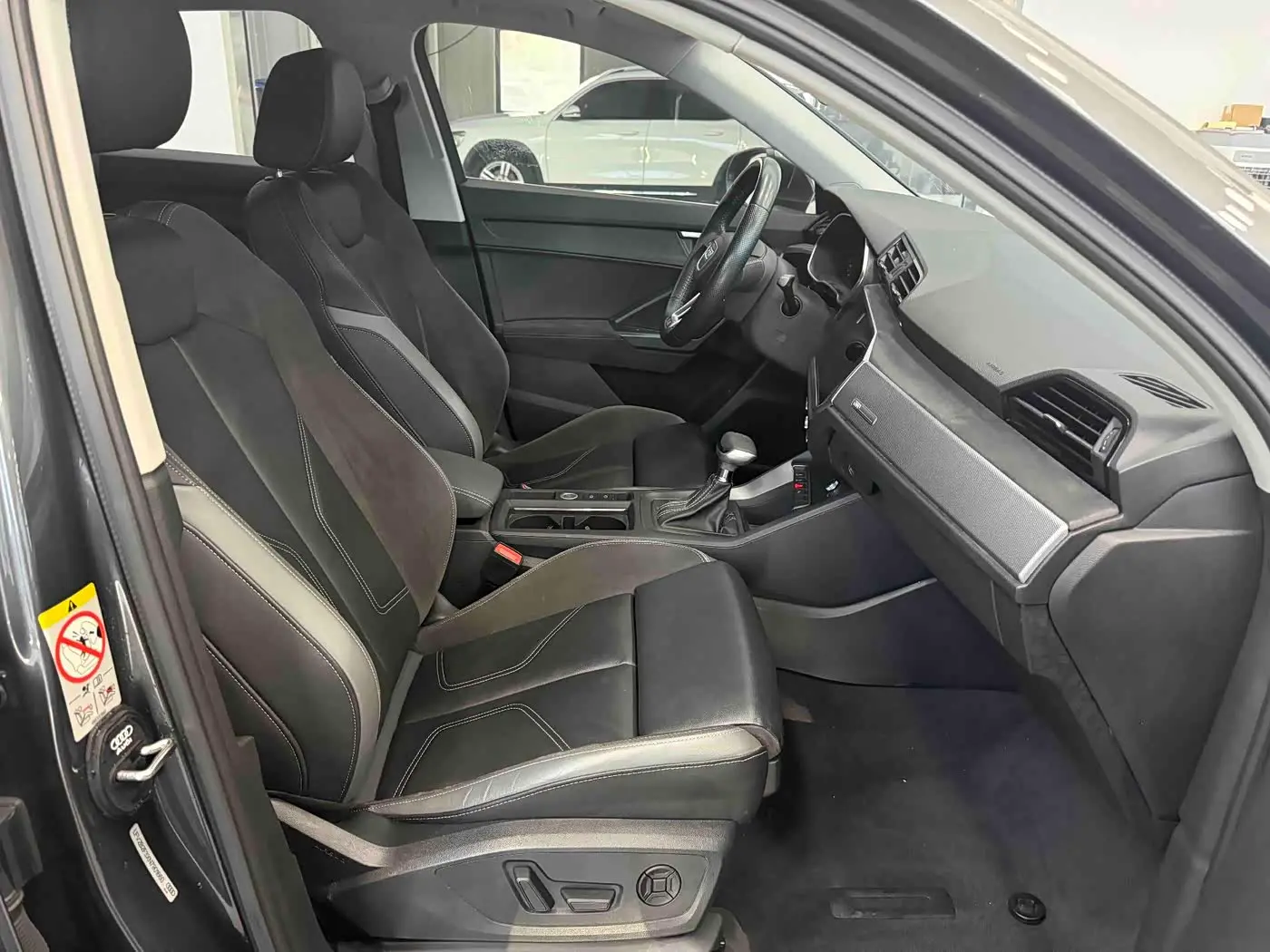 Audi Q3 Sportback 2022 — Фото 18/20