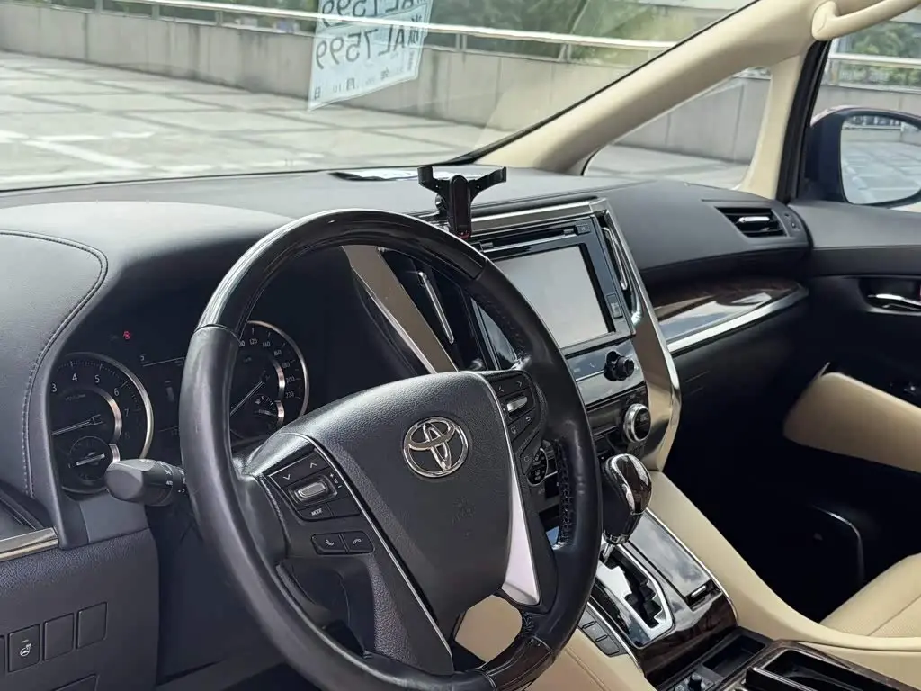 Toyota Alphard 2018 — Photo 12/18