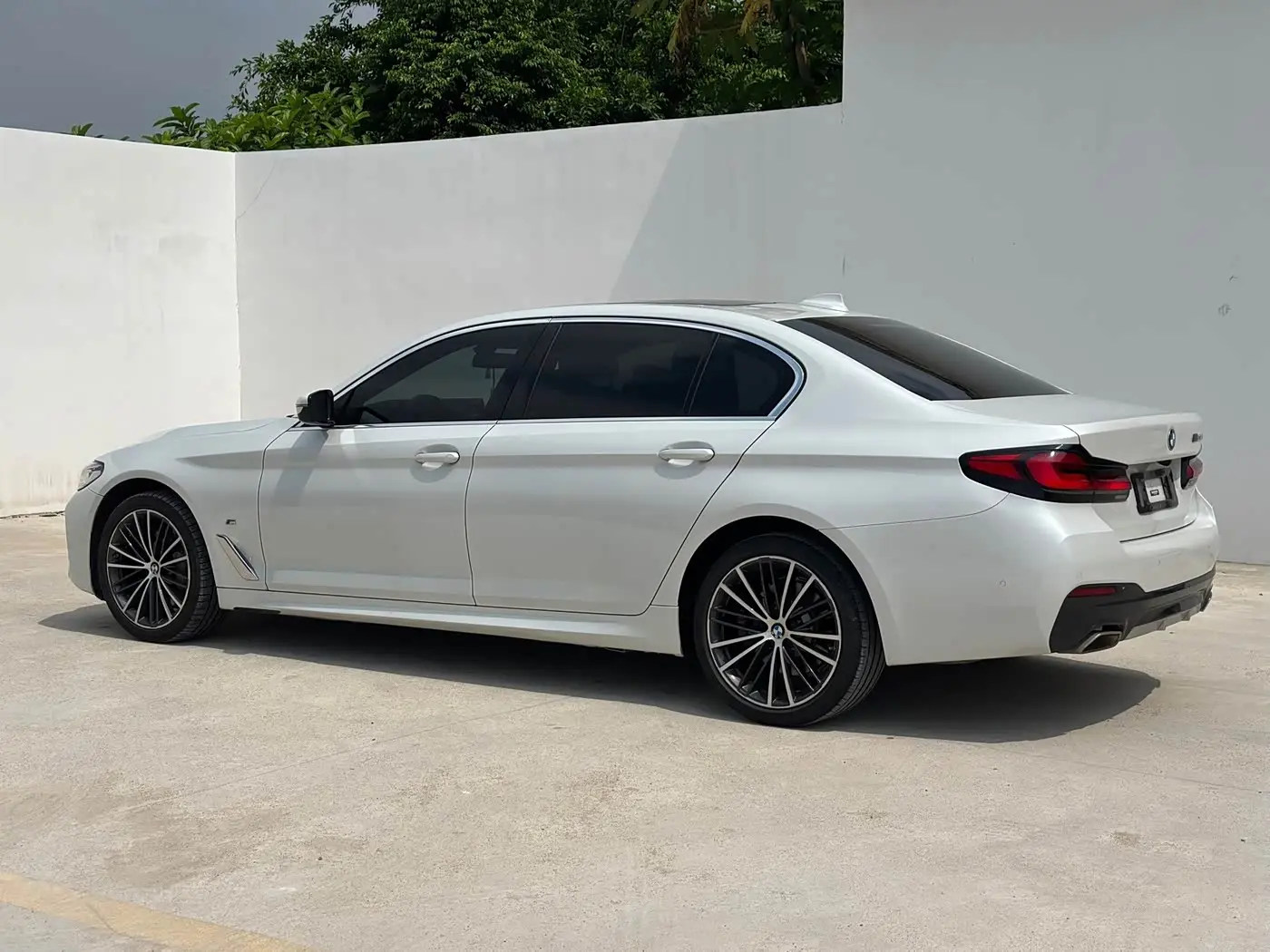 BMW 5 Series 2022 — Photo 19/20