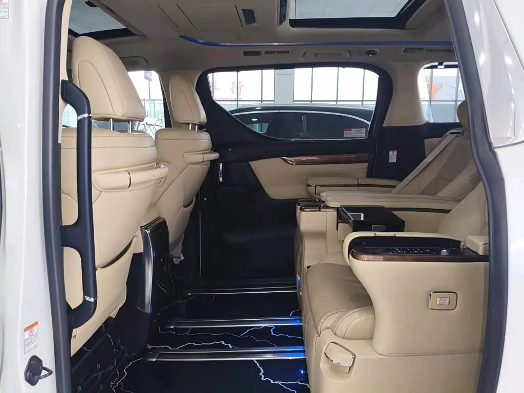 Toyota Alphard 2018 — Фото 14/18