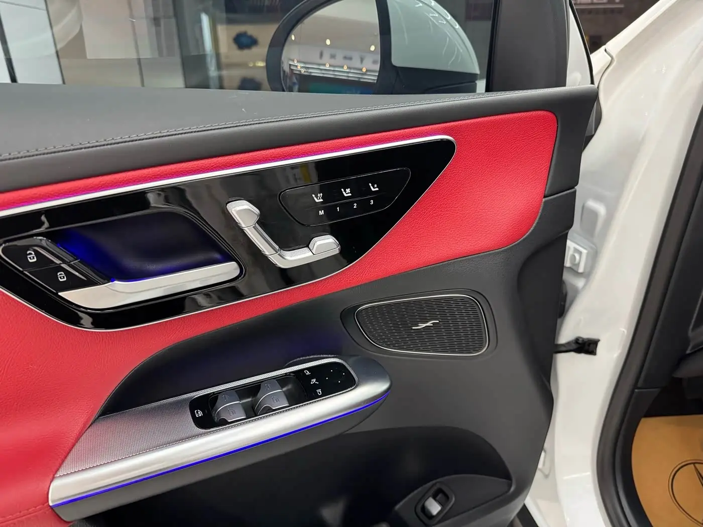 Mercedes-Benz GLC 2023 — Photo 12/16