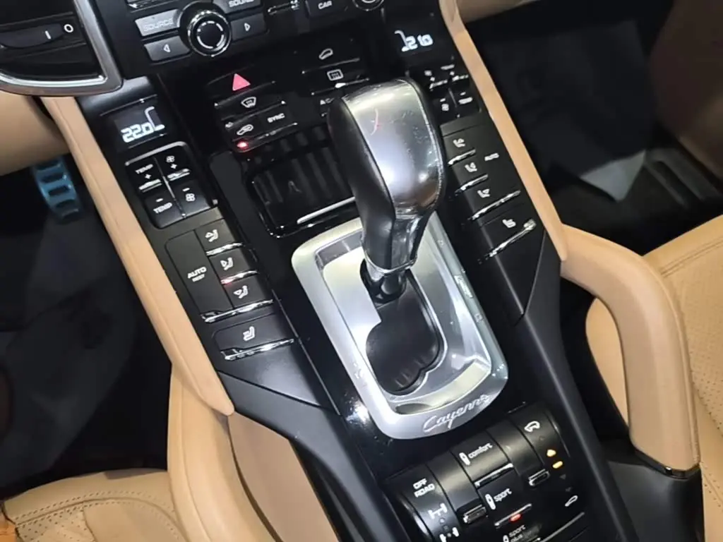 Porsche Cayenne 2015 — Şəkil 14/20