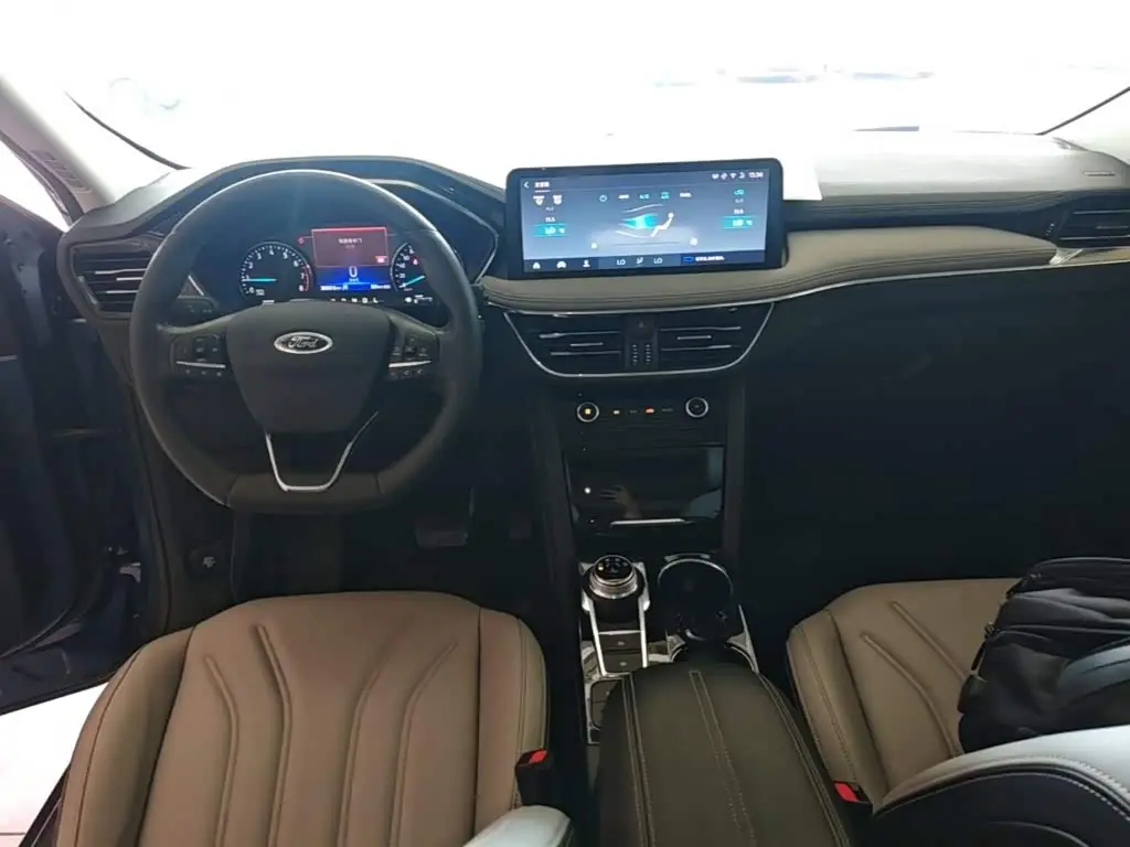 Ford Escape 2023 — Фото 10/20