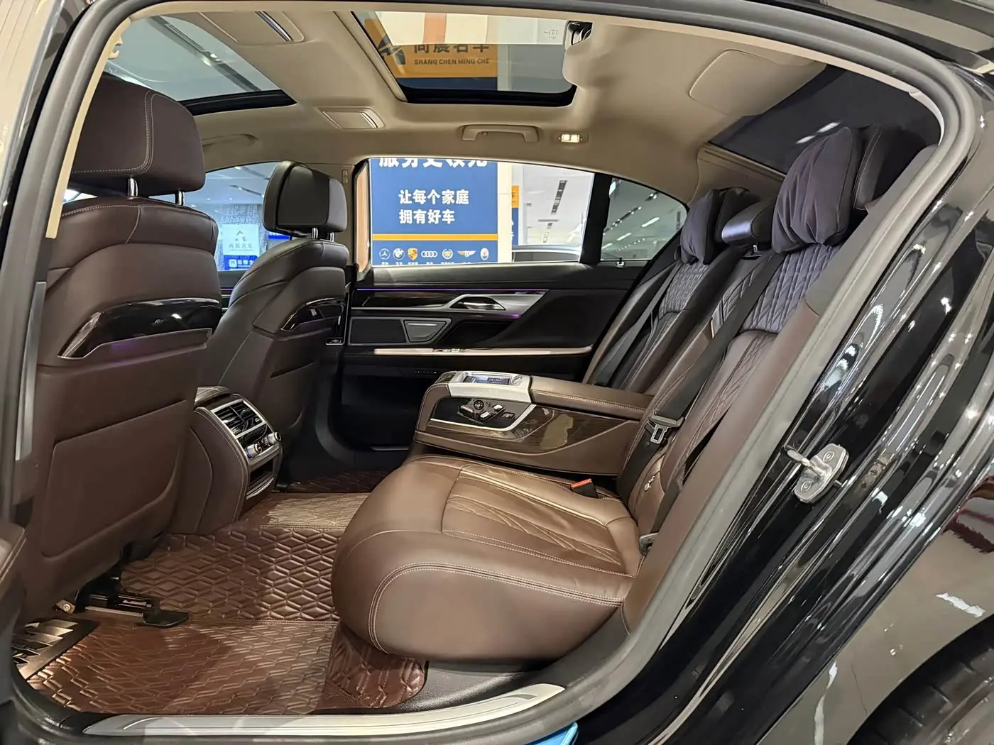BMW 7 Series 2020 — Photo 12/18