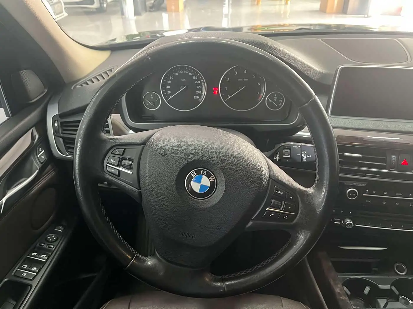 BMW X5 2015 — Photo 12/18