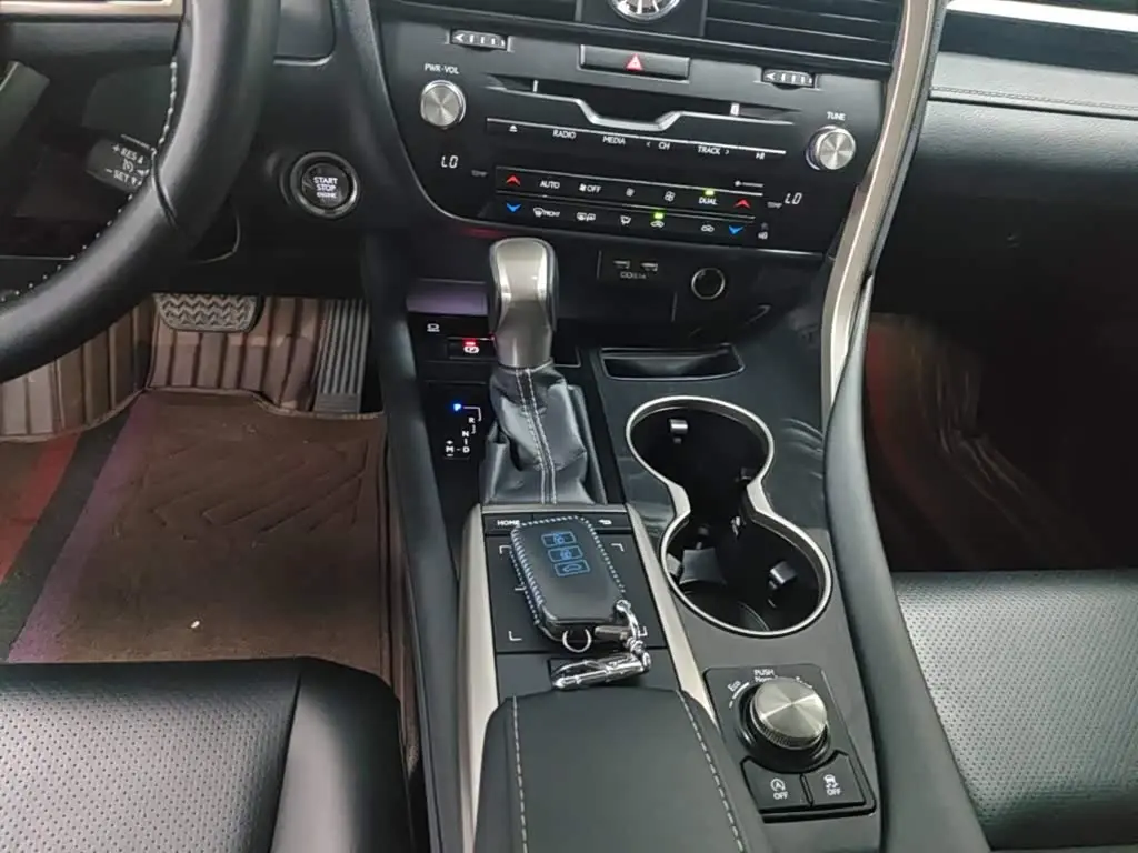 Lexus RX 2021 — Şəkil 14/20