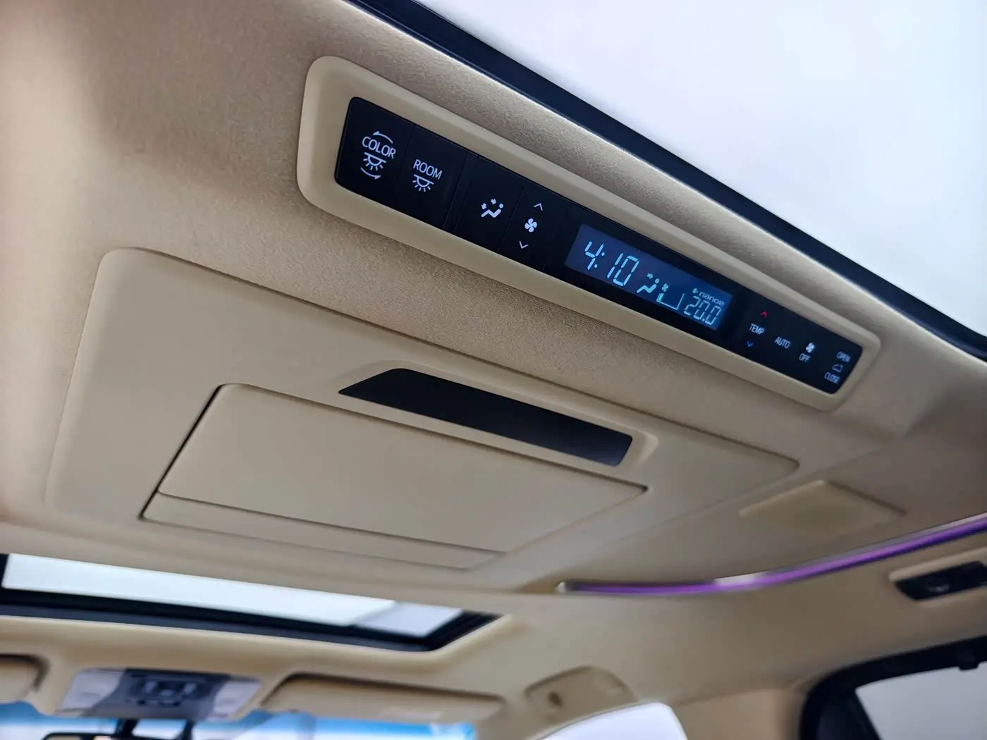 Toyota Alphard 2019 — Photo 18/20