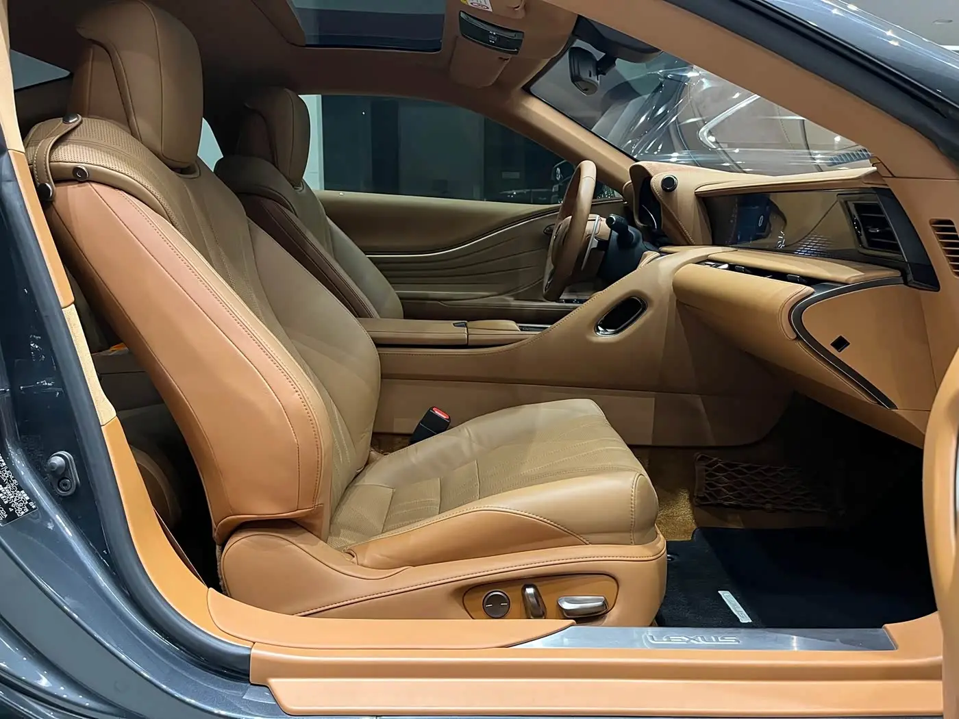Lexus LC 2019 — Photo 13/15