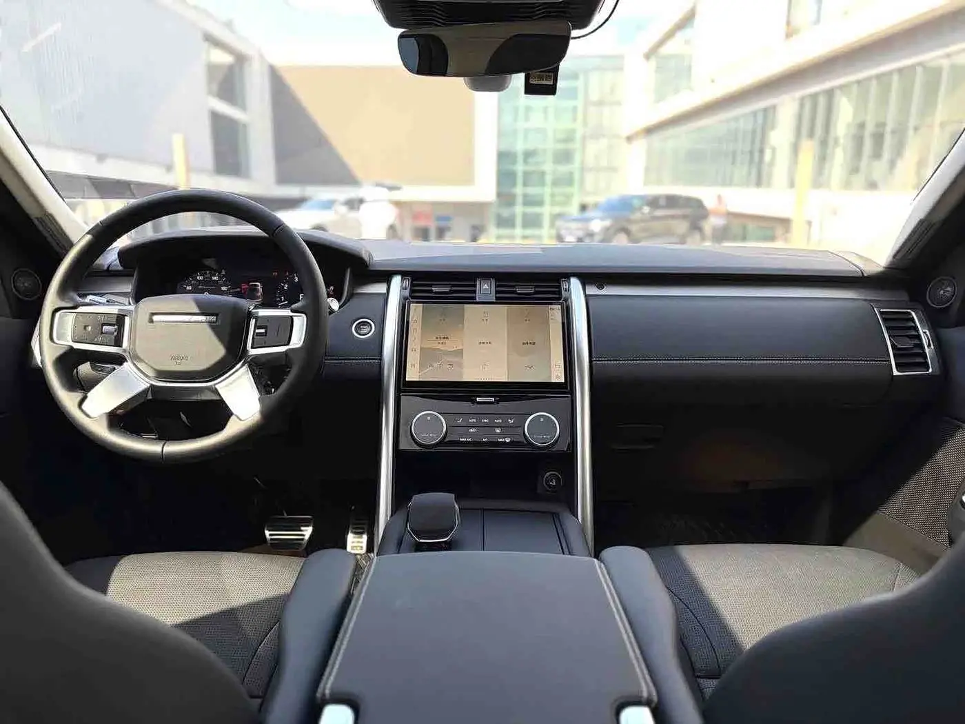 Land Rover Discovery 2021 — Фото 6/9