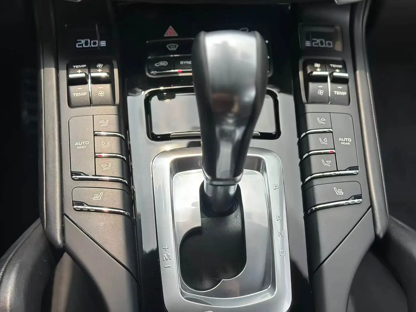 Porsche Cayenne 2016 — Photo 17/20