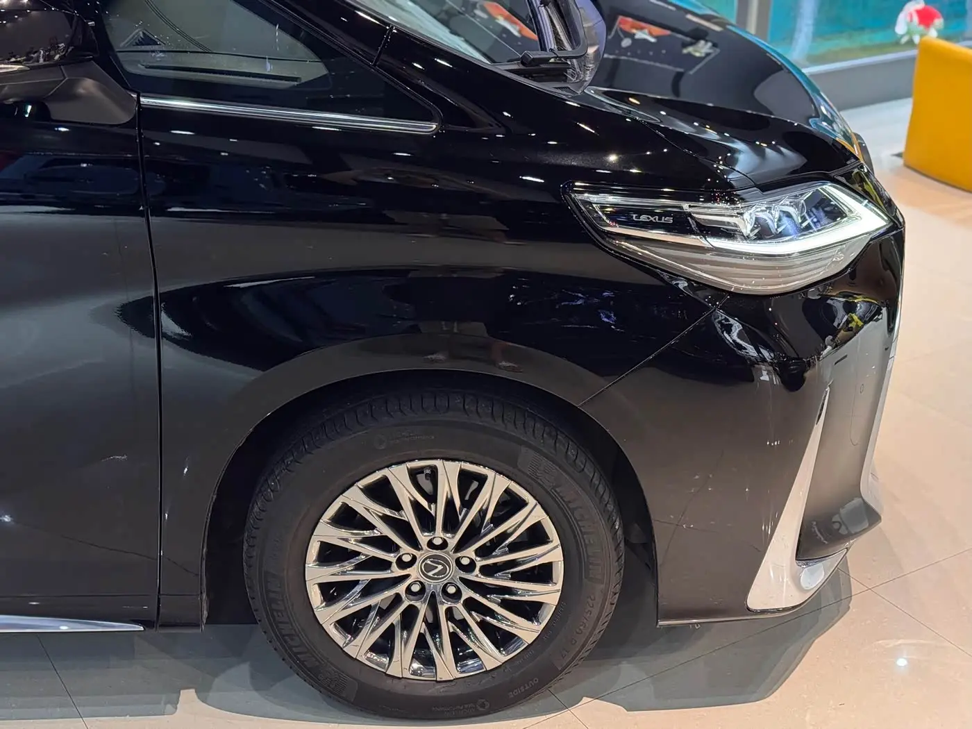 Lexus LM 2022 — Photo 11/12