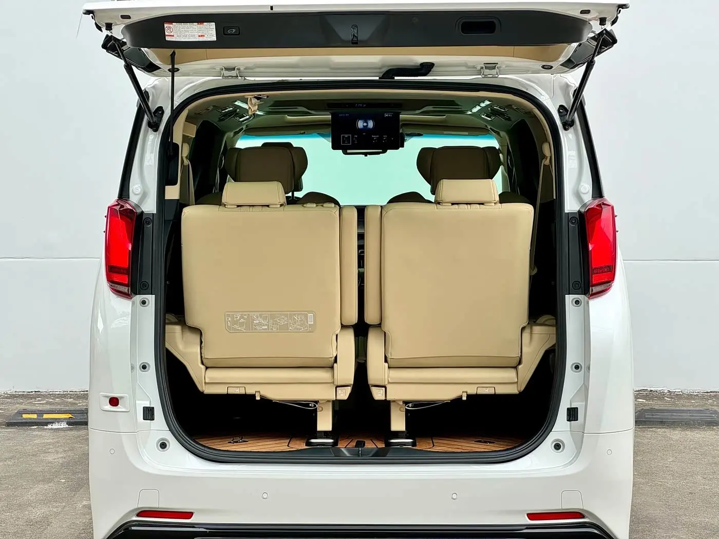 Toyota Alphard 2020 — Photo 13/17