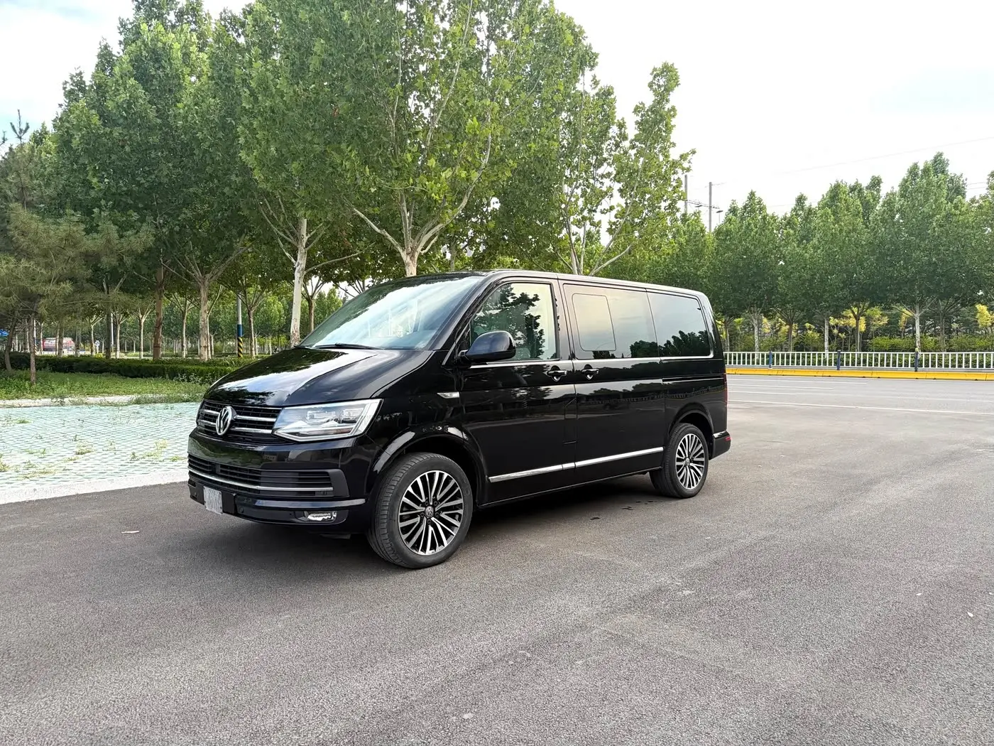 Volkswagen Multivan 2019 — Şəkil 1/20