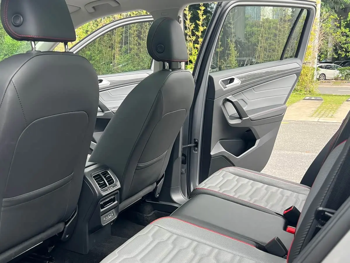 Volkswagen Tiguan L PHEV 2021 — Photo 7/16