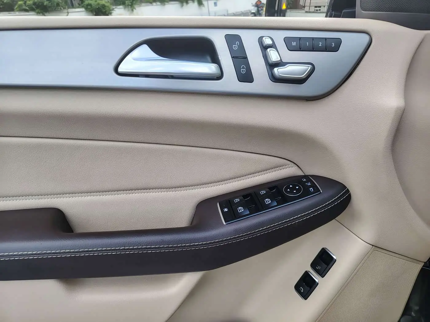 Mercedes-Benz GLS 2016 — Photo 9/20