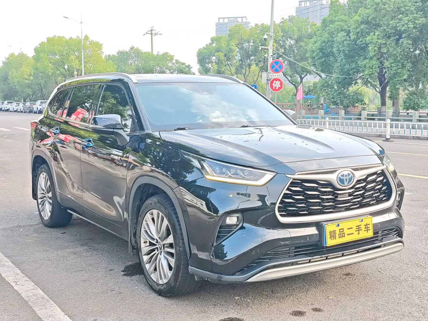 Toyota Highlander 2022 — Фото 3/10