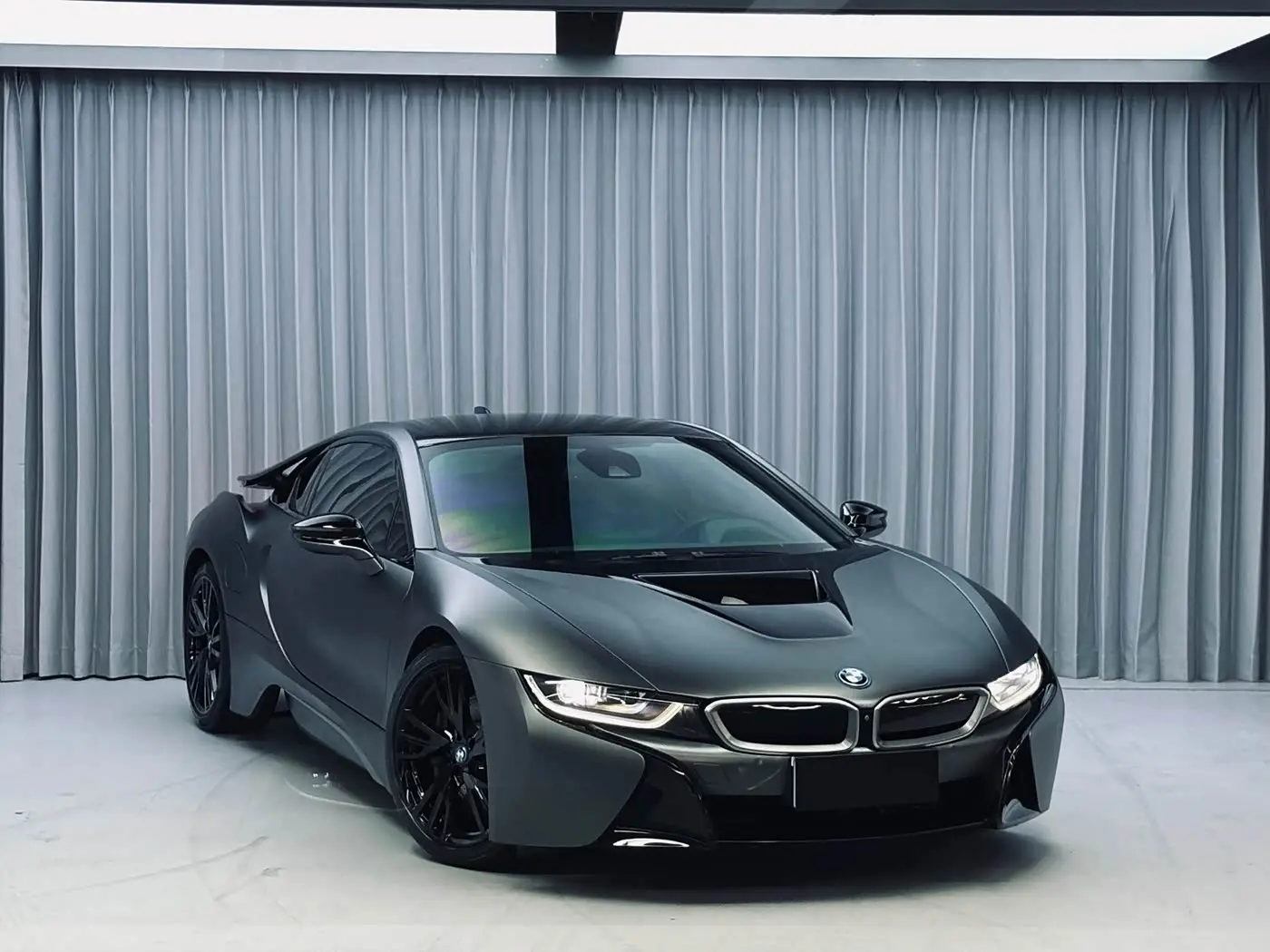 BMW i8 2019 — Фото 6/20