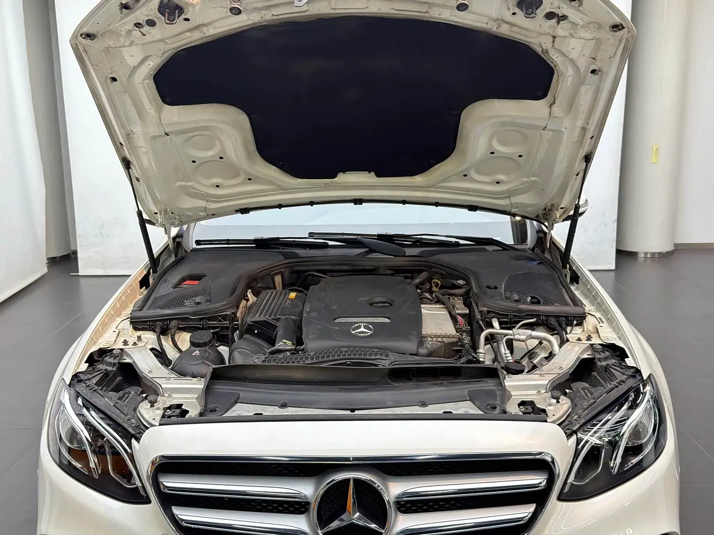 Mercedes-Benz E-Class 2018 — Фото 3/18