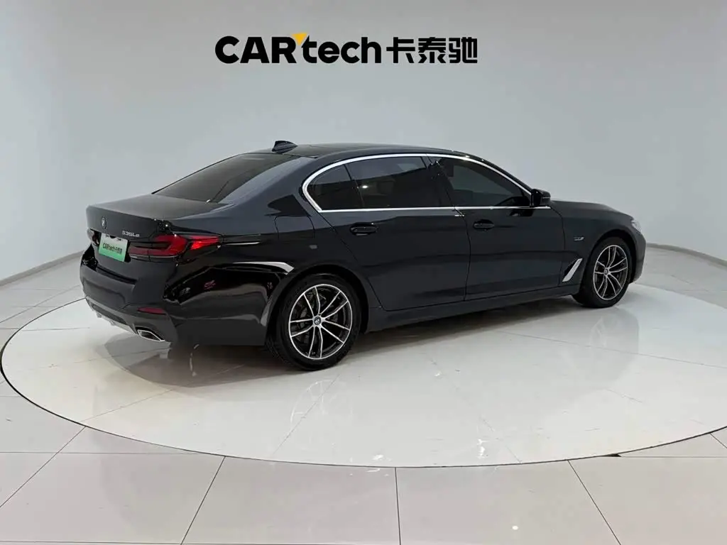 BMW 5 Series New Energy 2022 — Фото 11/20