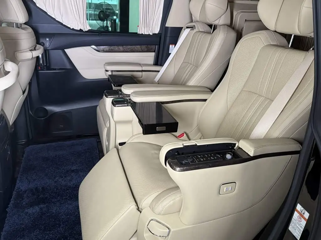 Toyota Vellfire 2021 — Photo 19/20