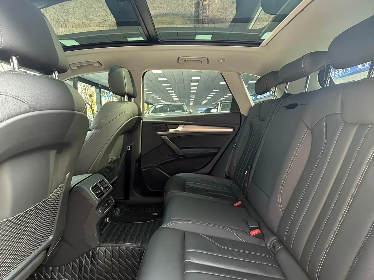 Audi Q5L 2023 — Фото 6/9