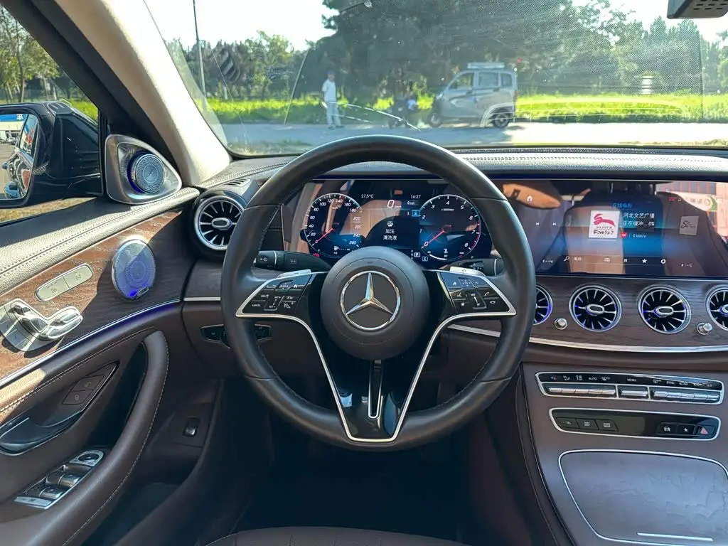 Mercedes-Benz E-Class 2023 — Photo 19/20