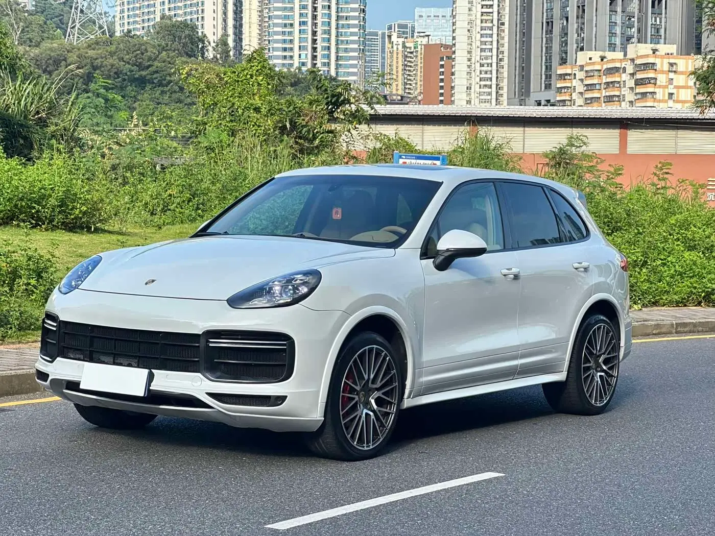 Porsche Cayenne 2016 — Photo 1/9