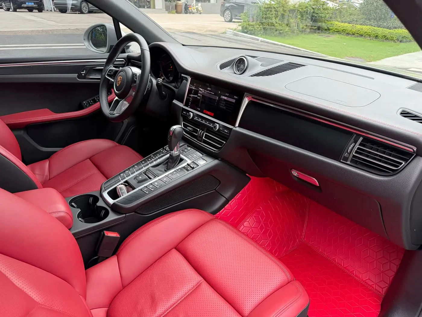 Porsche Macan 2020 — Фото 10/15