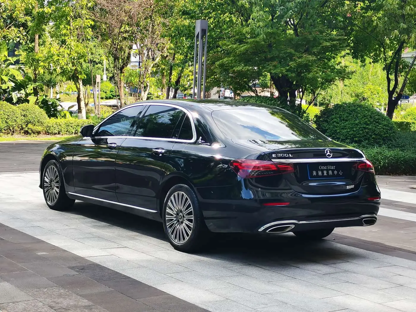 Mercedes-Benz E-Class 2023 — ფოტო 8/20