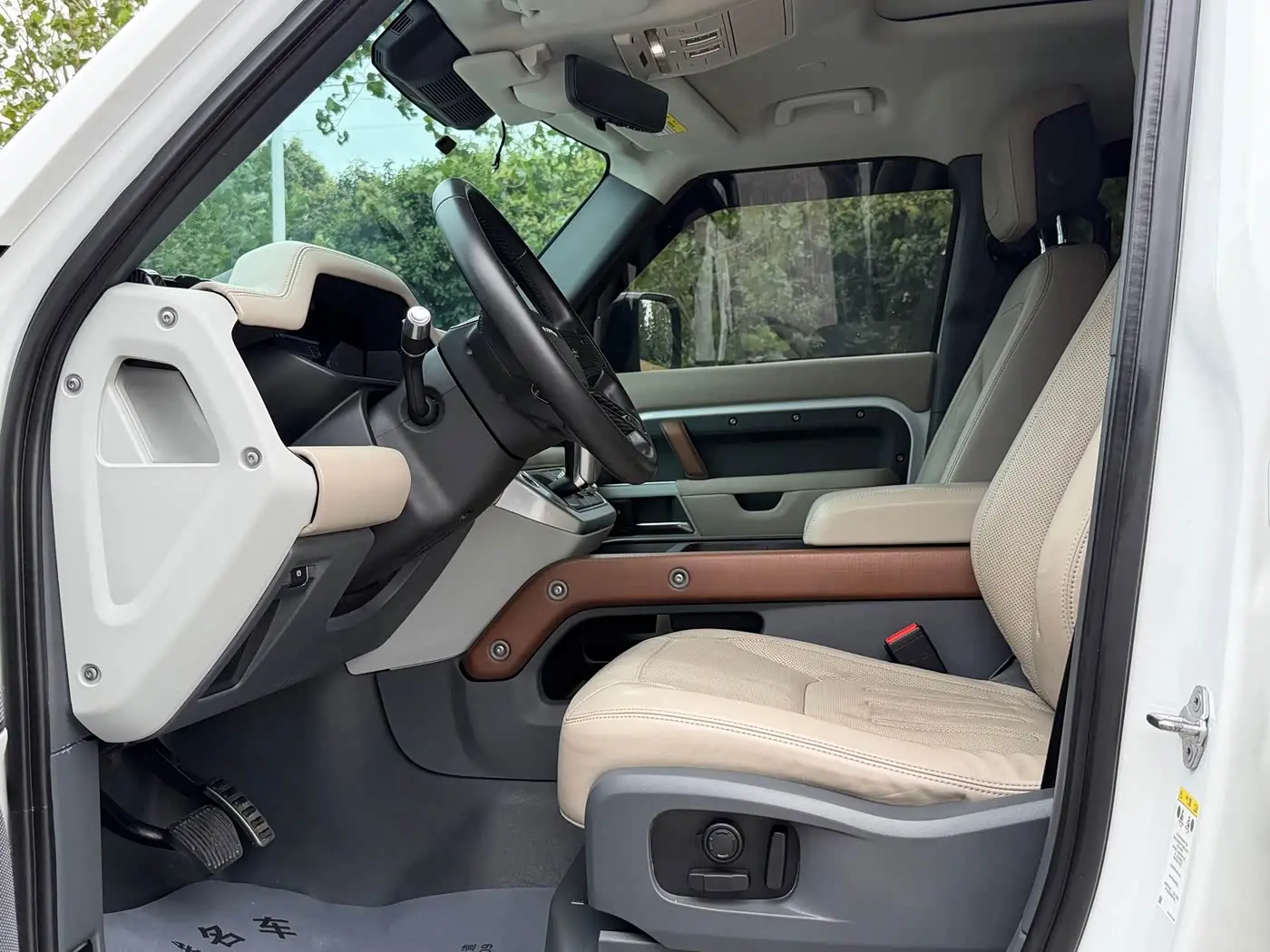Land Rover Defender 2021 — Фото 9/18
