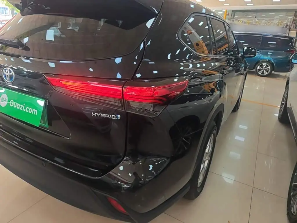 Toyota Highlander 2024 — Photo 8/20