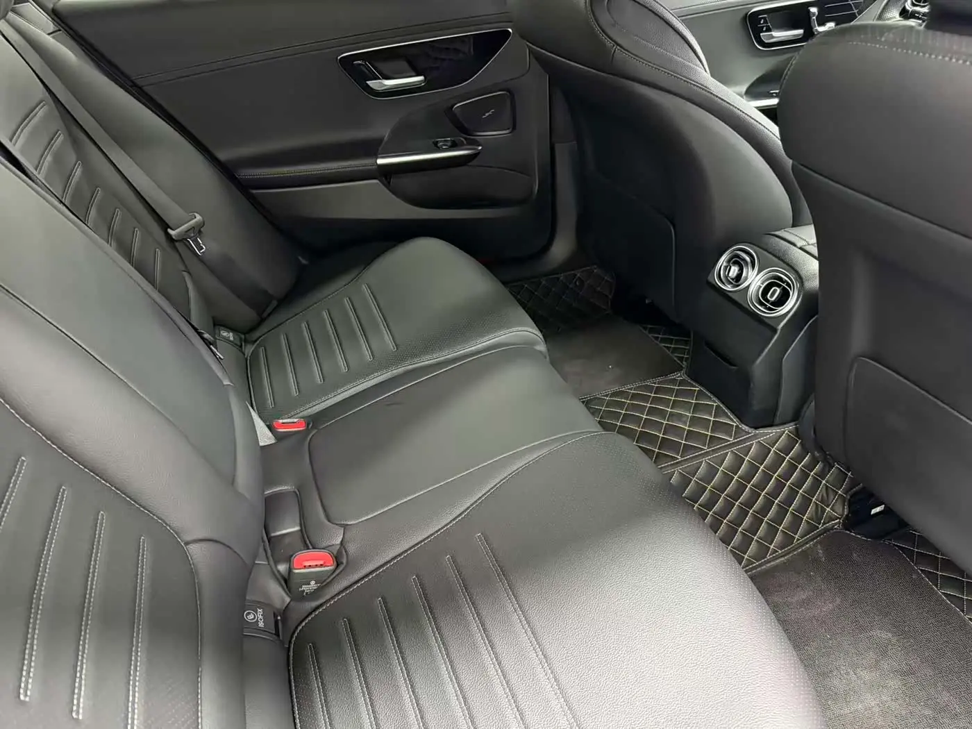 Mercedes-Benz C-Class 2024 — Фото 9/15