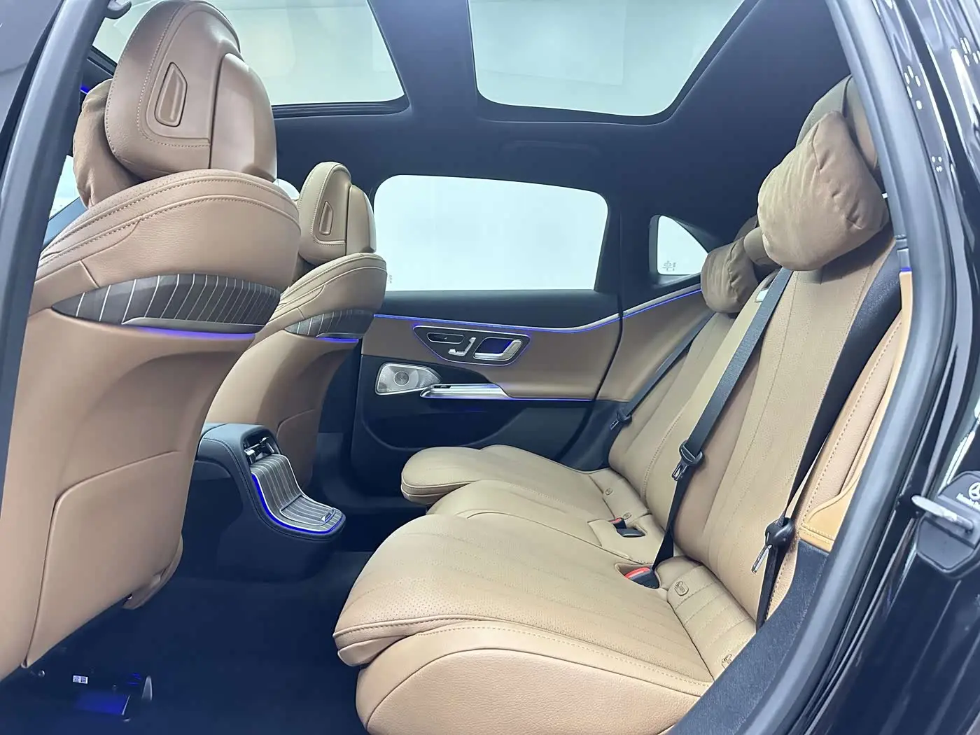 Mercedes-Benz E-Class 2025 — Фото 12/20