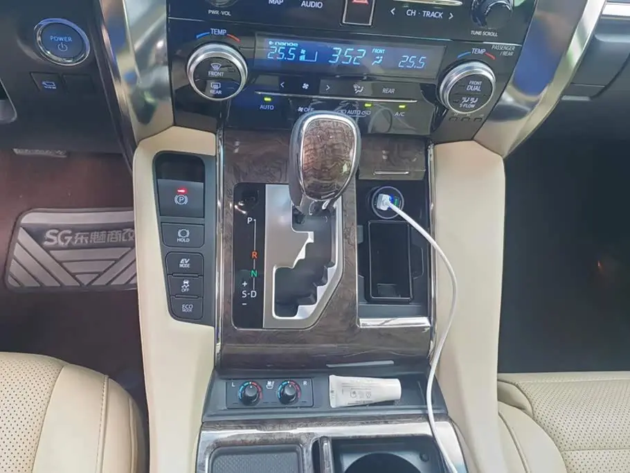 Toyota Alphard 2020 — Photo 16/16