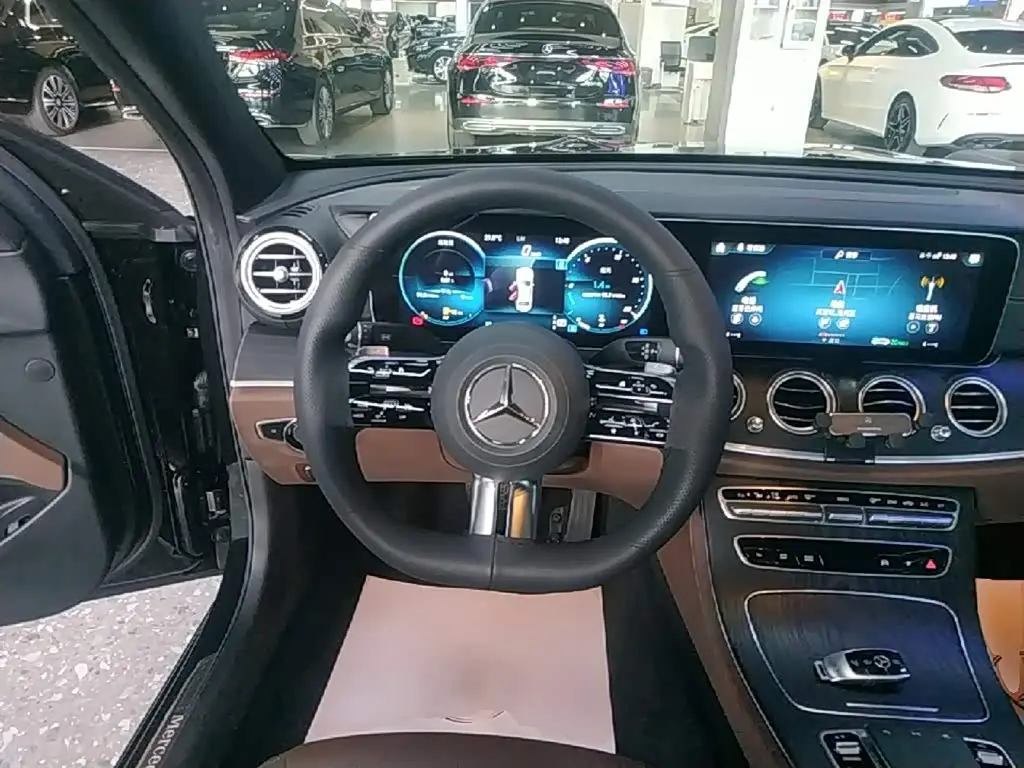 Mercedes-Benz E-Class 2021 — Фото 11/20