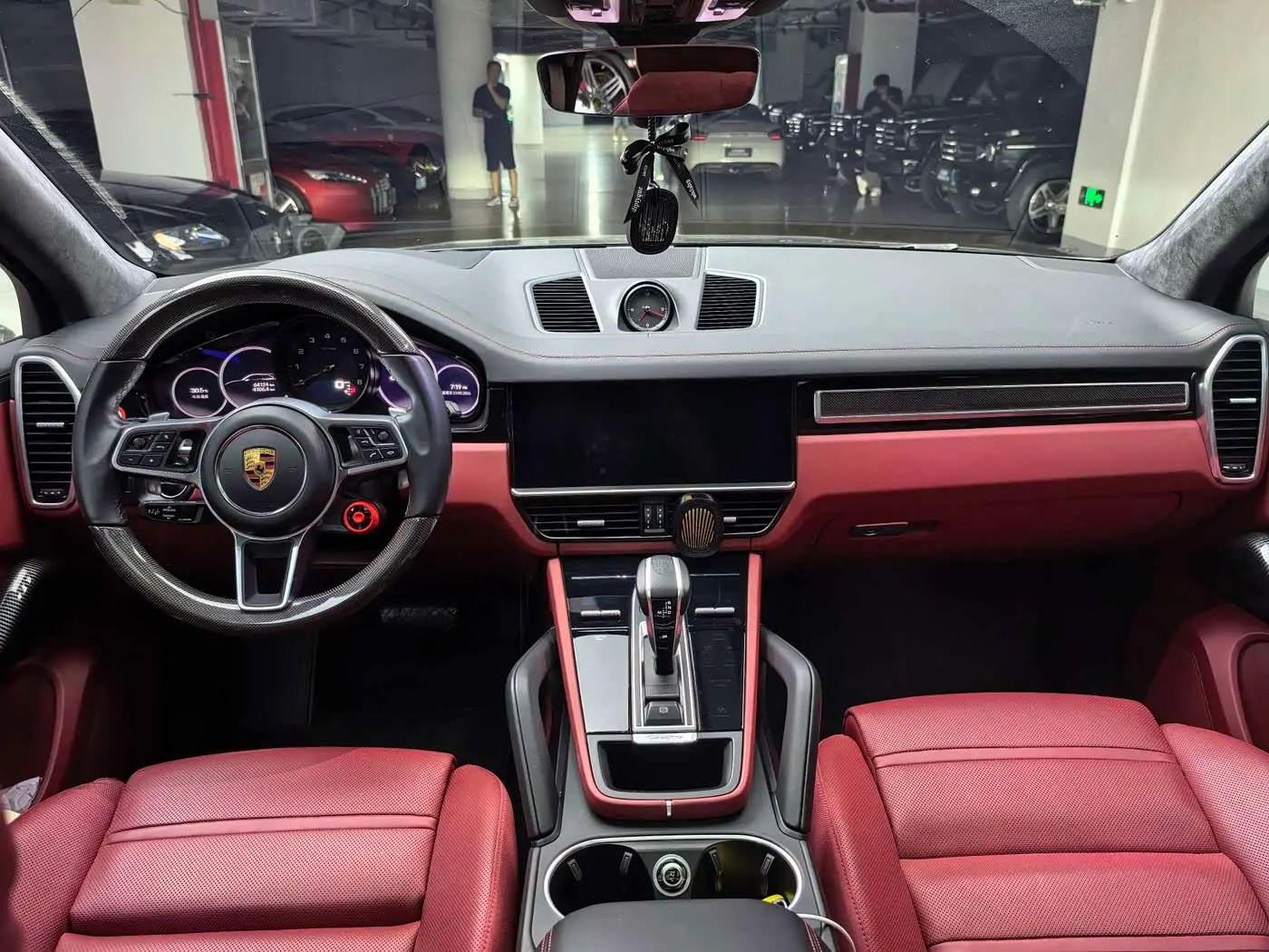 Porsche Cayenne 2022 — Photo 12/18